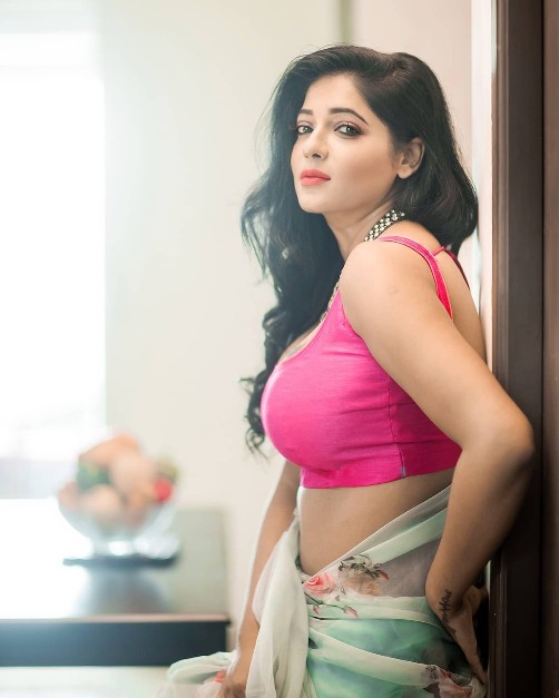 reshma pasupuleti hot pink saree sexy look Reshma Pasupuleti hot photos in saree