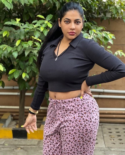 reshma pasupuleti hot photos showing her navel
