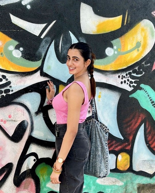 Manasa chowdary hot in pink top on the street